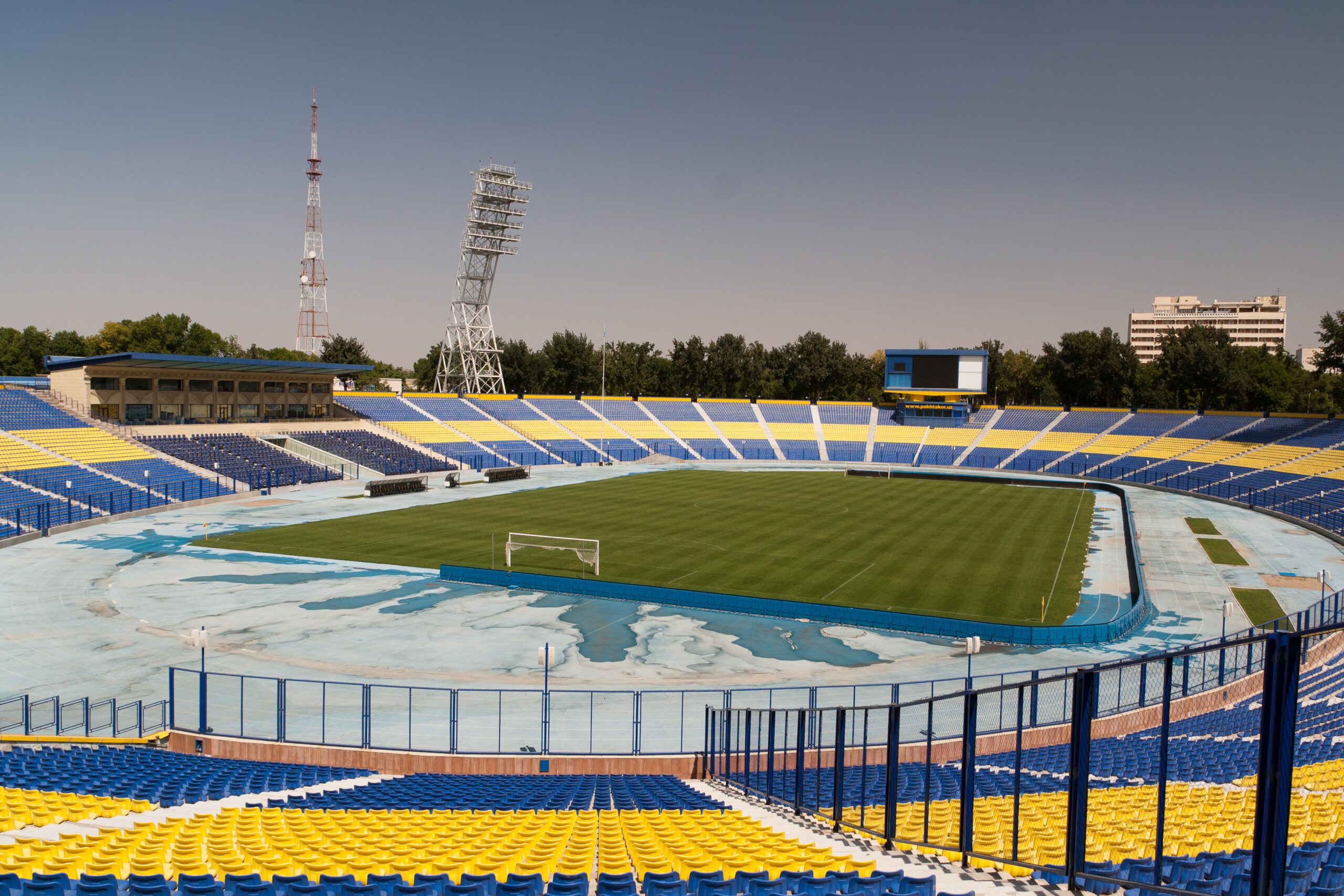 สนามแข่ง : Markaziy Stadium